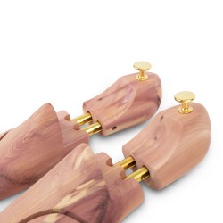 Pack with shoe trees and 3 hangers in cedar wood | Skolyx