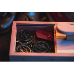 Shoe care valet box in cedar wood, Saphir Pate De Luxe & Shoebrush