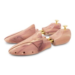 Pack with cedar wood shoe trees and 3 hangers in high gloss finish