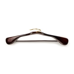 Pack with cedar wood shoe trees and 3 hangers in high gloss finish