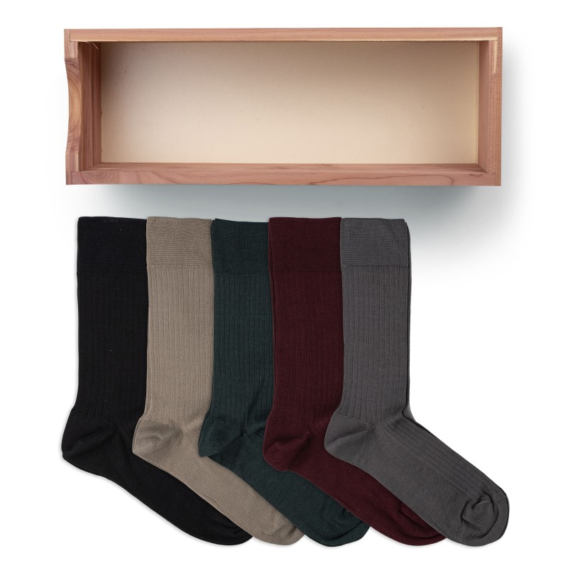 Cedar box with 5 pair of cotton socks | Skolyx