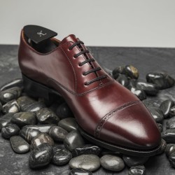 TLB Artista Brogued Cap Oxford Vegano Burgundy