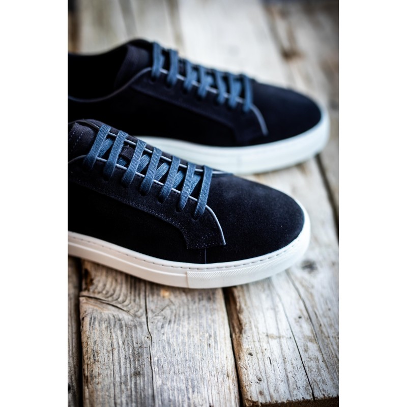 Sneaker in navy suede