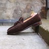 TLB Artista tassel loafers i mørkebrunt ruskind | Skolyx