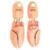 Pack with 3 engraved shirt hangers and one pair of engraved cedar shoe trees | Skolyx