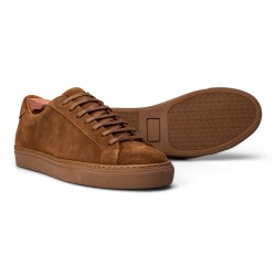 Skolyx Premium sneaker in medium brown suede with brown sole