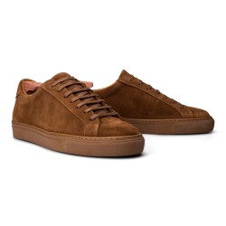 Skolyx Premium sneaker in medium brown suede with brown sole