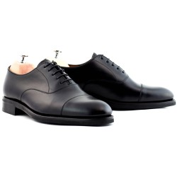 Cap toe oxford svart med halv gummisula