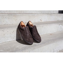 Skolyx Premium sneaker in dark brown suede with dark sole | Skolyx