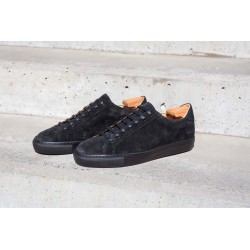 Skolyx Premium sneaker in black suede with white sole | Skolyx