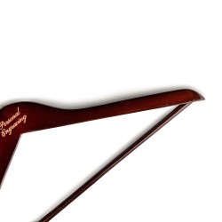 Engraved shirt hanger in high gloss finish | Skolyx