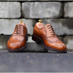 Full brogue in light brown grain leather