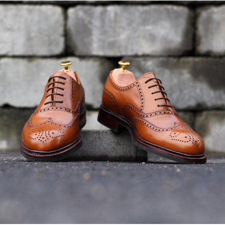 Full brogue in light brown grain leather