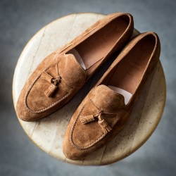 Tassel loafer i lysebrunt semsket skinn